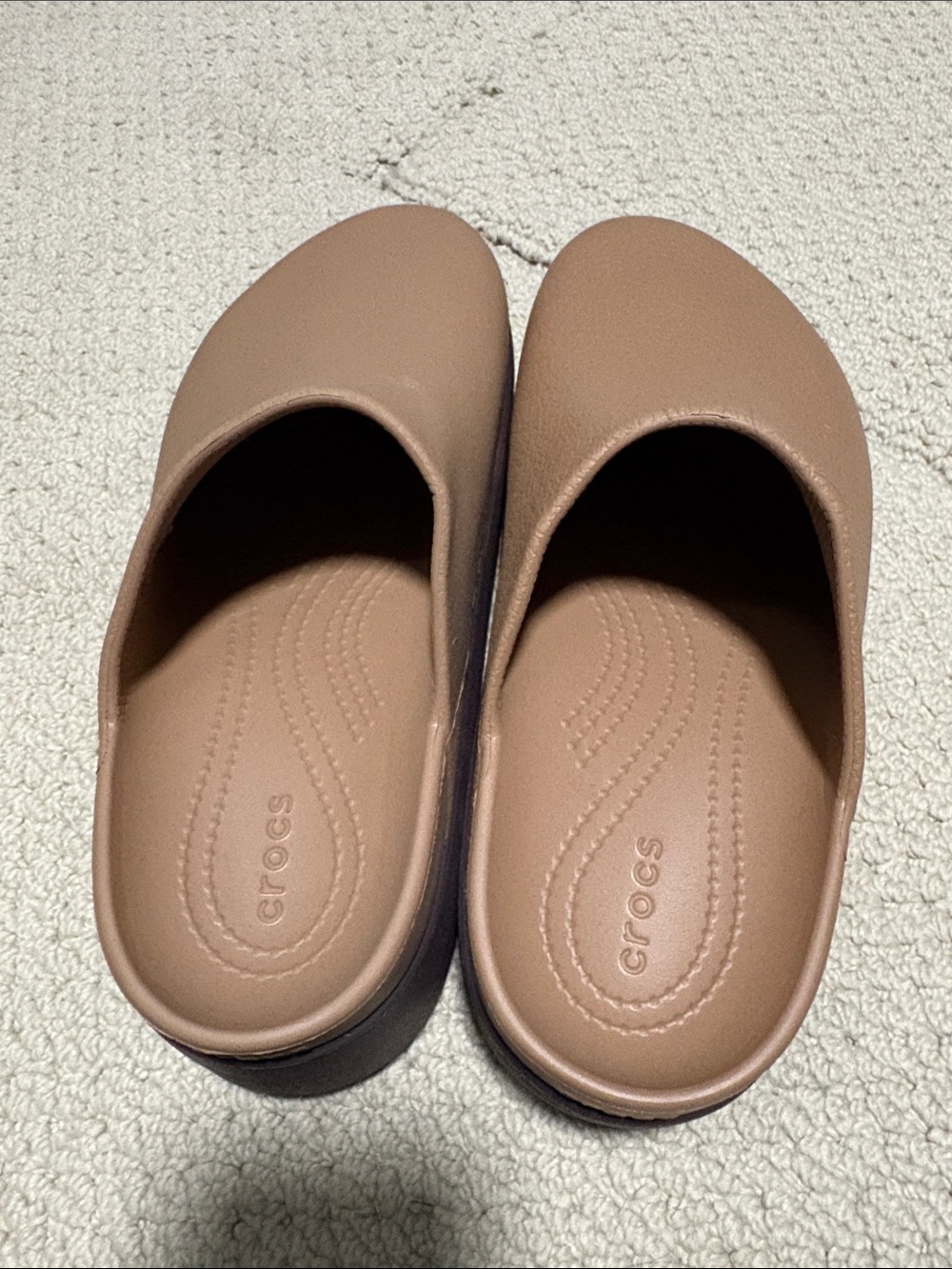 CROCS Women's Tan Upper with Purple Platform Clogs - Picture 3 of 3